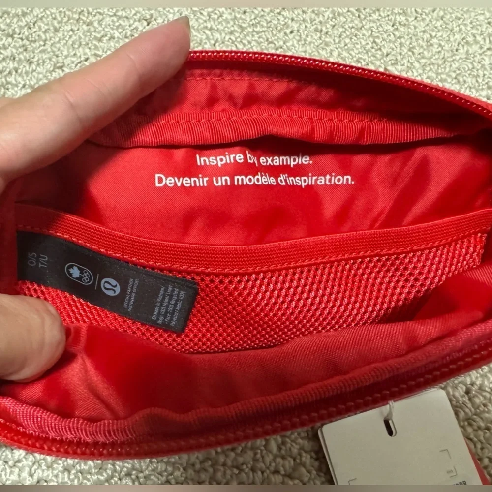 LULULEMON .7 L CANADA BELT BAG